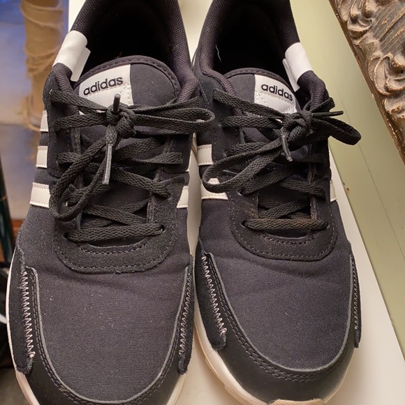 Adidas Sneakers ~ Size 9 1/2 - Picture 4 of 8